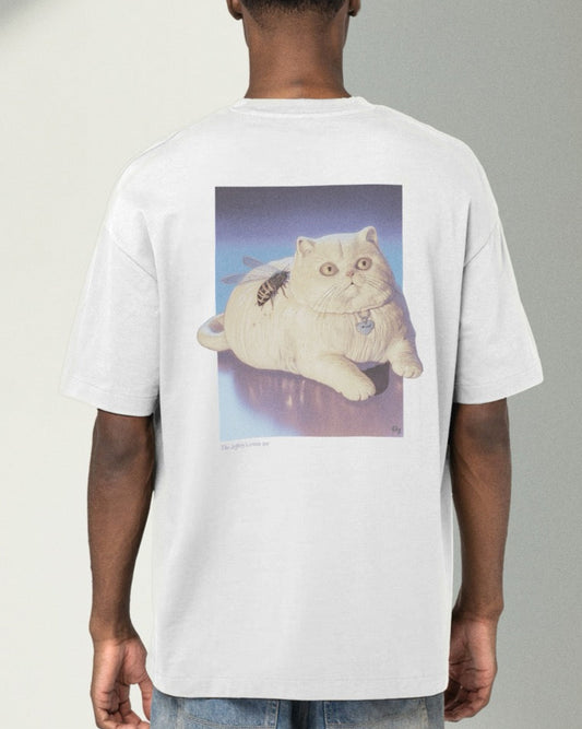 Man wearing white organic cotton Geoff & Jeffrey unisex t-shirt with a large graphic backprint of a funny fat cat (Jeffrey) with a wasp on his back, and the title printed below. The t-shirt has a cool aesthetic.